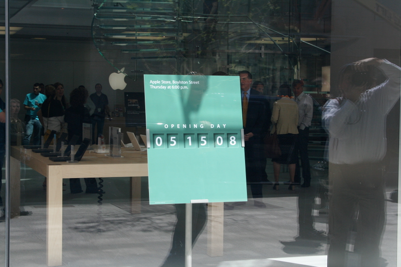 Illustration for article titled First Tour: Huge Boston Apple Store